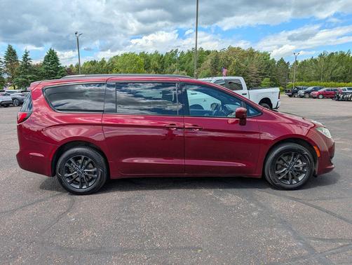 Velvet Red Pearlcoat 2020 Chrysler Pacifica L