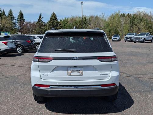 Bright White Clearcoat 2023 Jeep Grand Cherokee Laredo