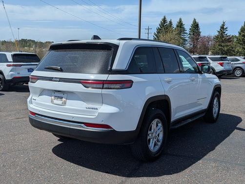 Bright White Clearcoat 2023 Jeep Grand Cherokee Laredo