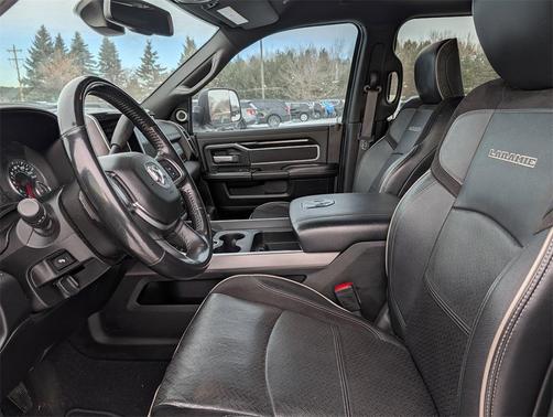 2020 RAM 2500 Laramie Crew Cab 4X4 6'4' Box