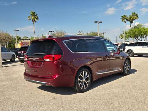 Velvet Red Pearlcoat 2017 Chrysler Pacifica Limited