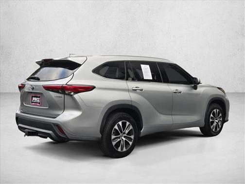 2022 Toyota Highlander Hybrid XLE