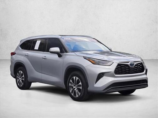 2022 Toyota Highlander Hybrid XLE