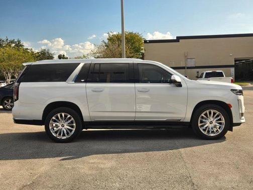 2022 Cadillac Escalade ESV Premium Luxury