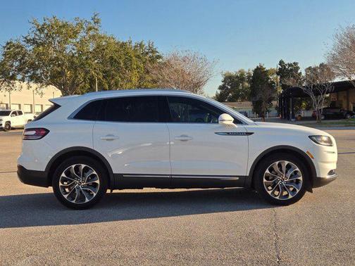 2022 Lincoln Nautilus Reserve