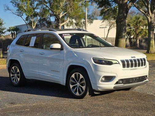 Bright White Clearcoat 2019 Jeep Cherokee Overland