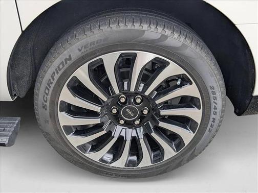 2022 Lincoln Navigator Black Label
