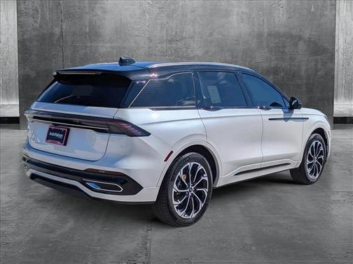 2025 Lincoln Nautilus Reserve