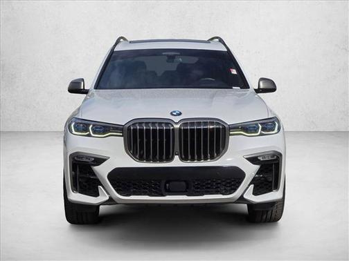 Mineral White Metallic 2022 BMW X7 M50i