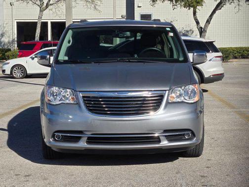 2016 Chrysler Town & Country Touring-L