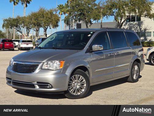 2016 Chrysler Town & Country Touring-L