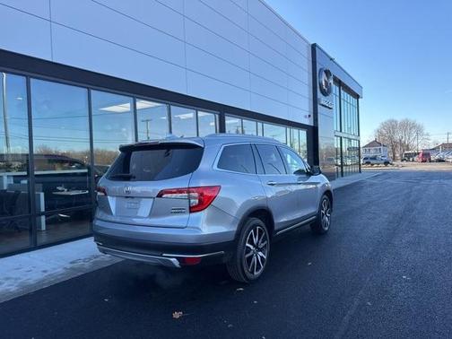 2022 Honda Pilot Touring 7-Passenger