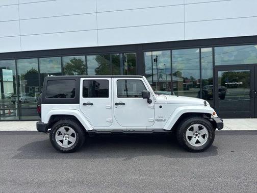 Bright White Clearcoat 2011 Jeep Wrangler Unlimited Sahara