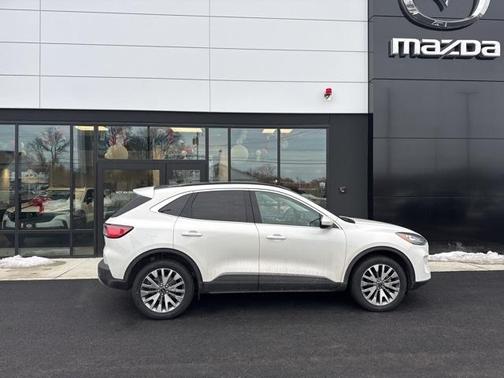 2022 Ford Escape Titanium