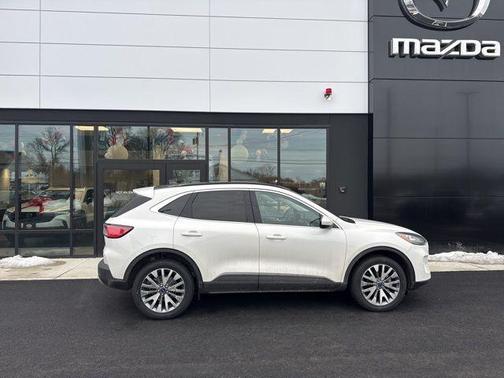 2022 Ford Escape Titanium