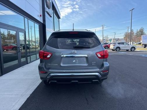 2018 Nissan Pathfinder SL