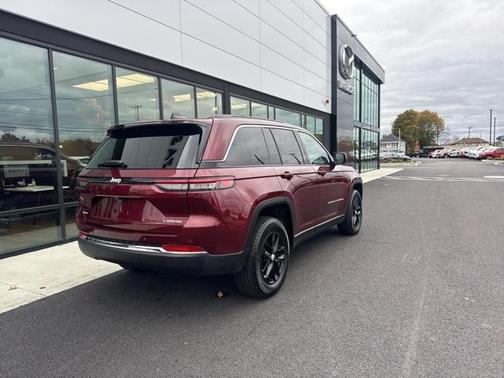 2024 Jeep Grand Cherokee Laredo