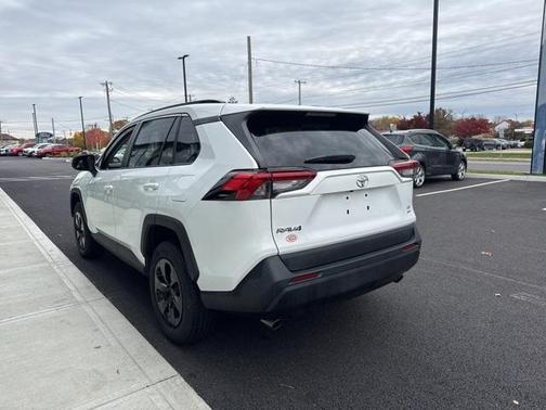 2020 Toyota RAV4 LE