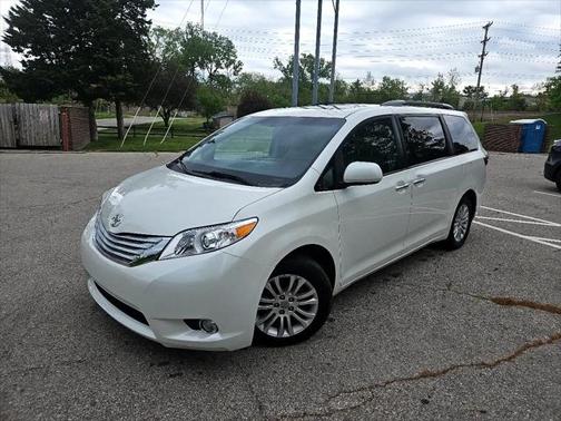 2017 Toyota Sienna XLE