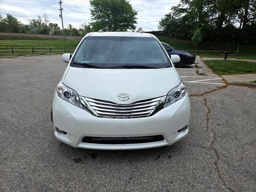2017 Toyota Sienna XLE