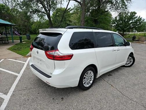 2017 Toyota Sienna XLE