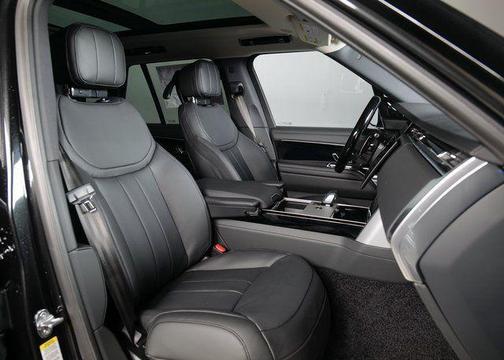 Santorini Black 2026 Land Rover Range Rover P530 SE