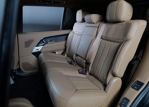 2025 Land Rover Range Rover P530 SE 7 Seat
