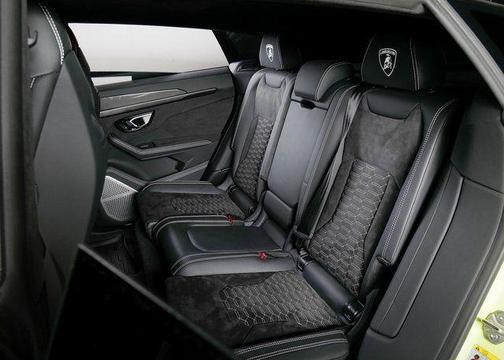 2022 Lamborghini Urus Pearl Capsule