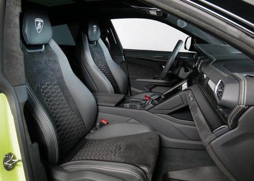 2022 Lamborghini Urus Pearl Capsule