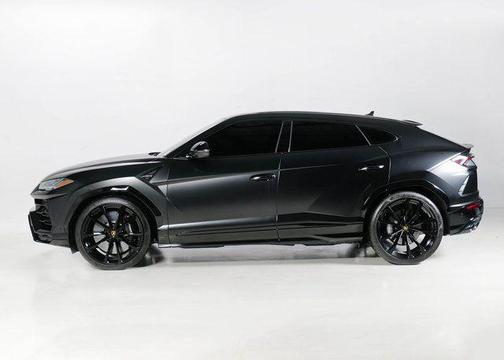 2022 Lamborghini Urus Pearl Capsule