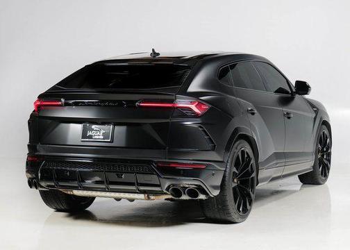 2022 Lamborghini Urus Pearl Capsule
