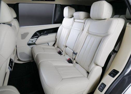2025 Land Rover Range Rover P530 SE 7 Seat