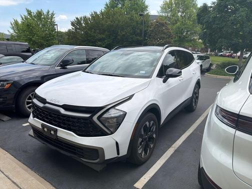 White Pearl 2023 Kia Sportage X-Line