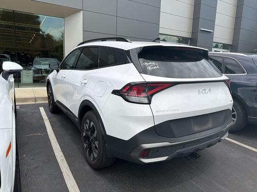 White Pearl 2023 Kia Sportage X-Line