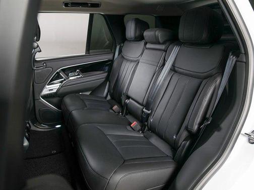 Fuji White 2026 Land Rover Range Rover P530 SE