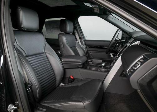 2025 Land Rover Discovery P300 S