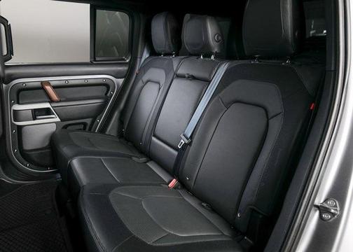 2024 Land Rover Defender P400 X-Dynamic SE