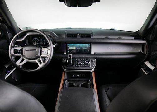 2024 Land Rover Defender P400 X-Dynamic SE