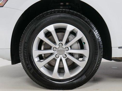 Glacier White Metallic 2016 Audi Q5 2.0T Premium Plus