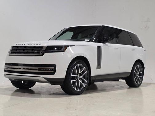 Fuji White 2027 Land Rover Range Rover SE