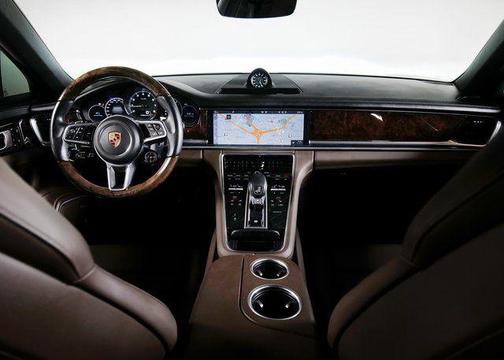 2019 Porsche Panamera 4