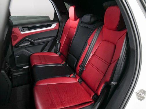White 2024 Porsche Cayenne Base