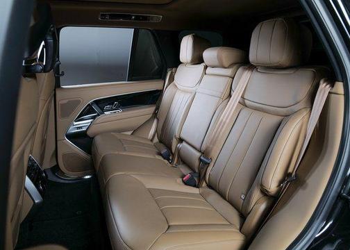 Santorini Black 2026 Land Rover Range Rover P550e SE