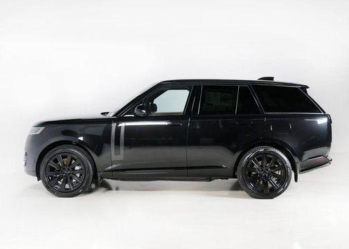 Santorini Black 2026 Land Rover Range Rover P550e SE