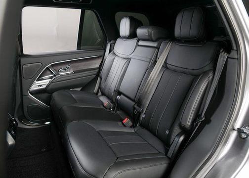 2025 Land Rover Range Rover P400 SE