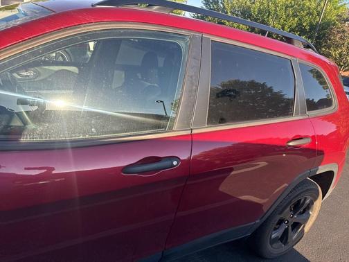 Deep Cherry Red Crystal Pearlcoat 2017 Jeep Cherokee Sport