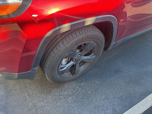 Deep Cherry Red Crystal Pearlcoat 2017 Jeep Cherokee Sport