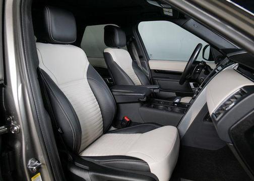 2023 Land Rover Discovery P300 S R-Dynamic