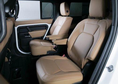 2026 Land Rover Defender 130 X-Dynamic SE