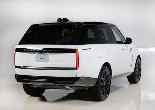 Fuji White 2026 Land Rover Range Rover P400 SE